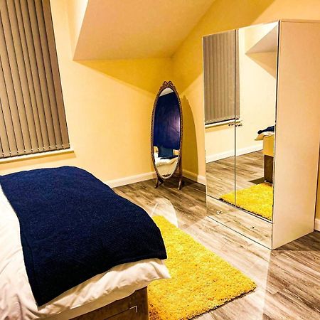 הרוגייט Betty'S Apartment- Metres From Train Station מראה חיצוני תמונה