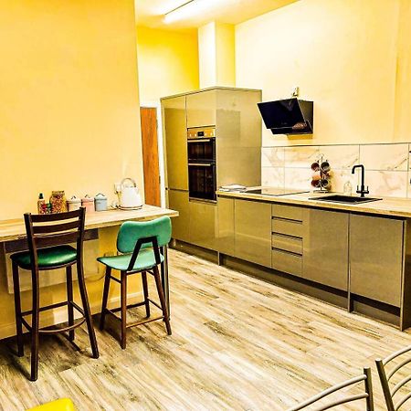 הרוגייט Betty'S Apartment- Metres From Train Station מראה חיצוני תמונה
