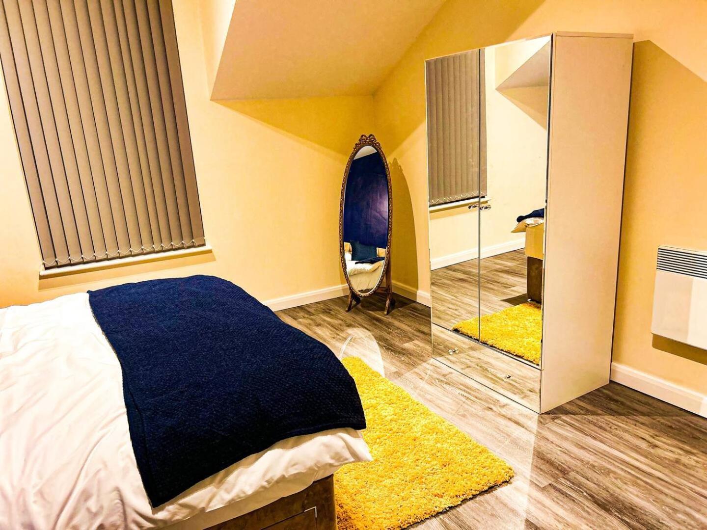 הרוגייט Betty'S Apartment- Metres From Train Station מראה חיצוני תמונה
