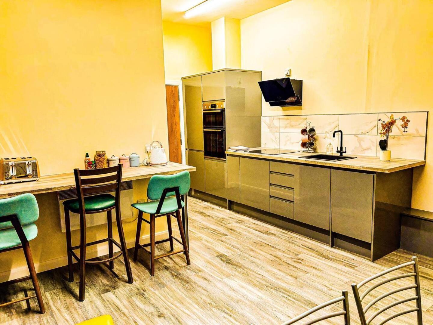 הרוגייט Betty'S Apartment- Metres From Train Station מראה חיצוני תמונה