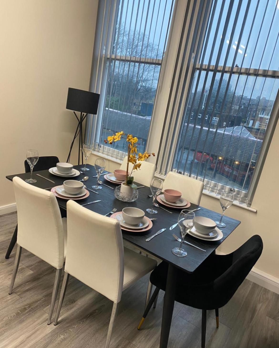 הרוגייט Betty'S Apartment- Metres From Train Station מראה חיצוני תמונה